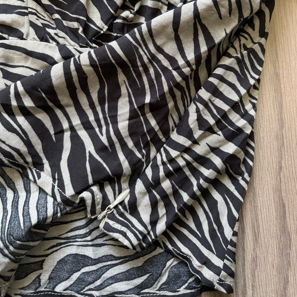 Dynamite Zebra Print Puff Sleeve Top - Picture 3 of 3